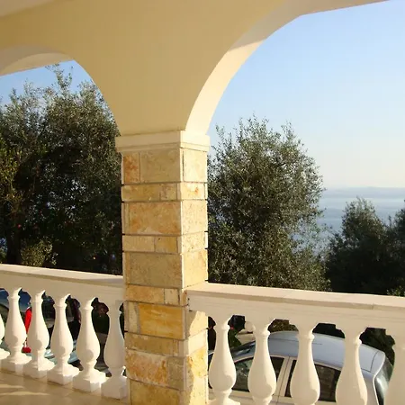 מלון Nissaki Sea View 2*